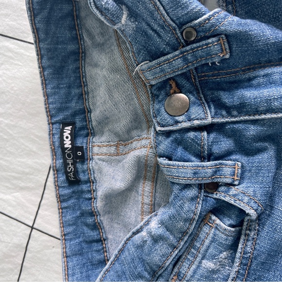 Fashionnova - Ripped Blue Jeans - Picture 3 of 3